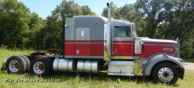 image for item ED9397 2000 Kenworth W900 semi truck