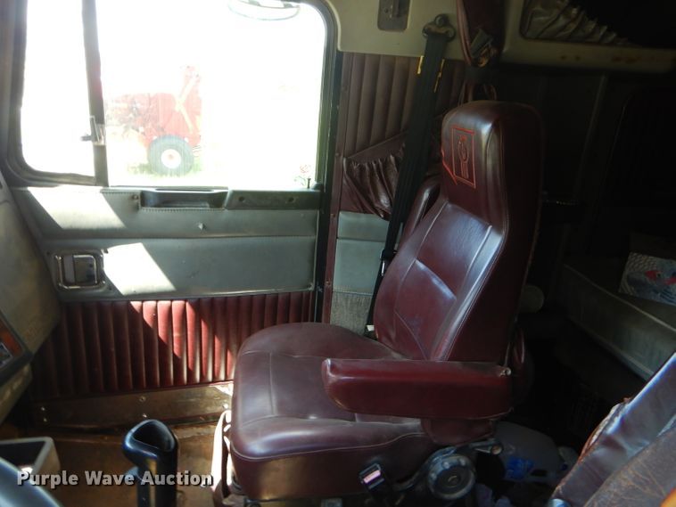 image for item ED9397 2000 Kenworth W900 semi truck