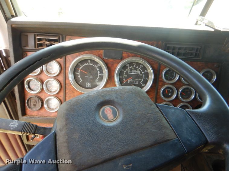 image for item ED9397 2000 Kenworth W900 semi truck