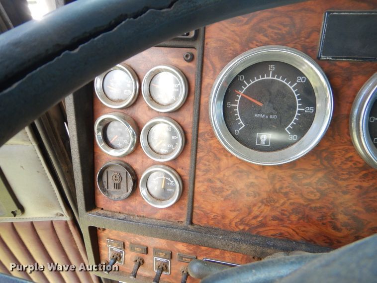 image for item ED9397 2000 Kenworth W900 semi truck