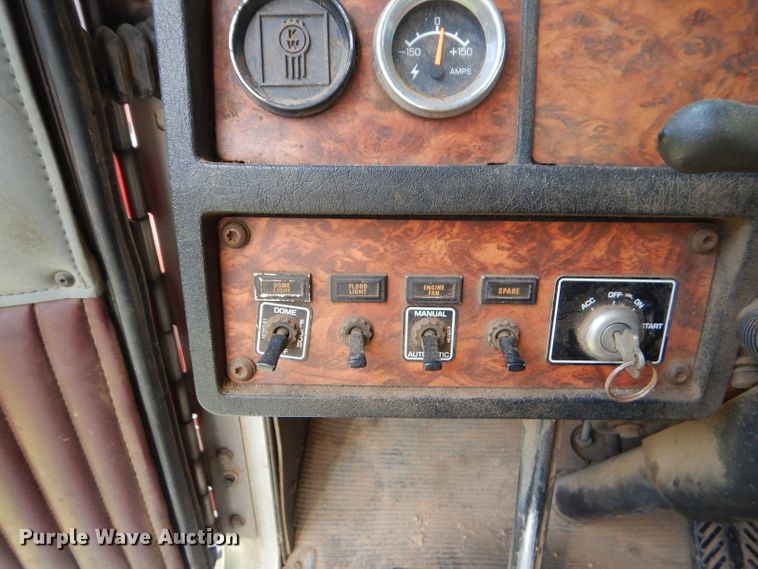 image for item ED9397 2000 Kenworth W900 semi truck