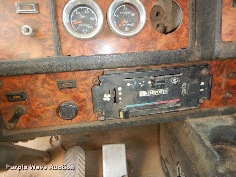 image for item ED9397 2000 Kenworth W900 semi truck