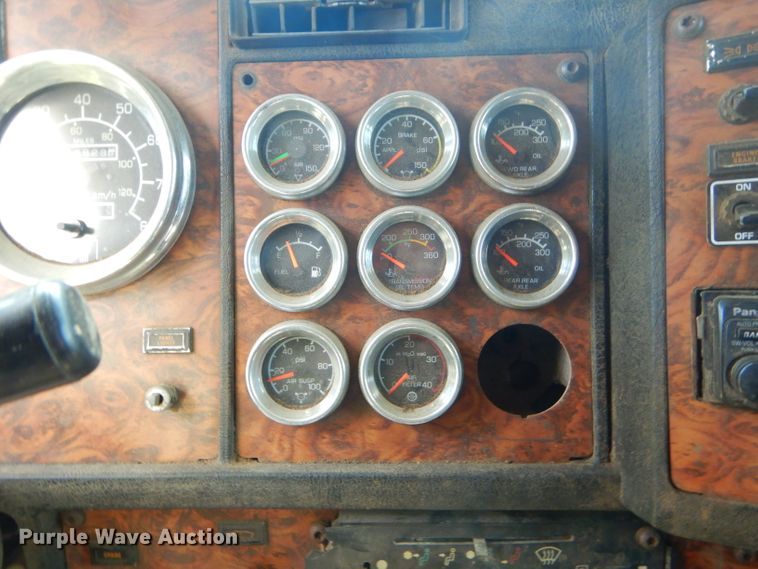 image for item ED9397 2000 Kenworth W900 semi truck