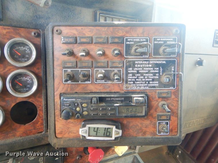 image for item ED9397 2000 Kenworth W900 semi truck