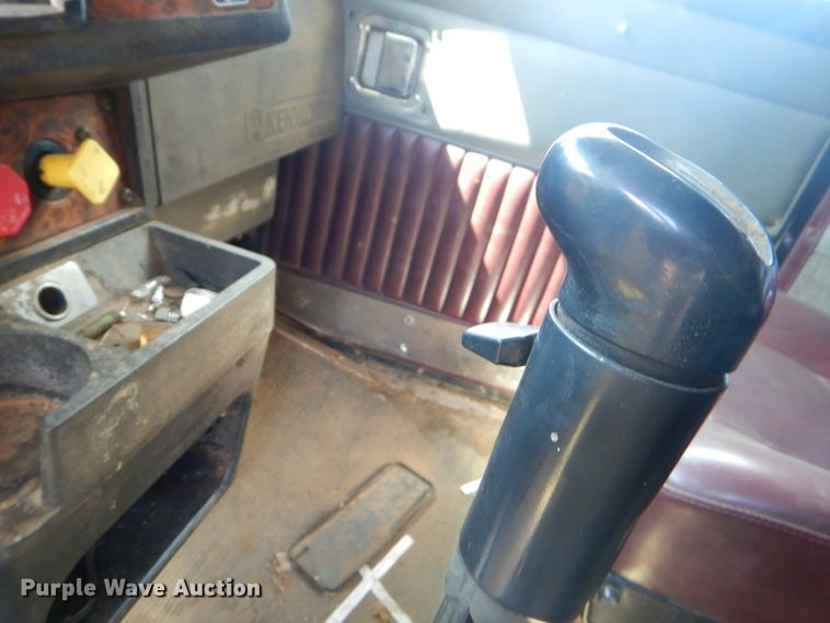 image for item ED9397 2000 Kenworth W900 semi truck