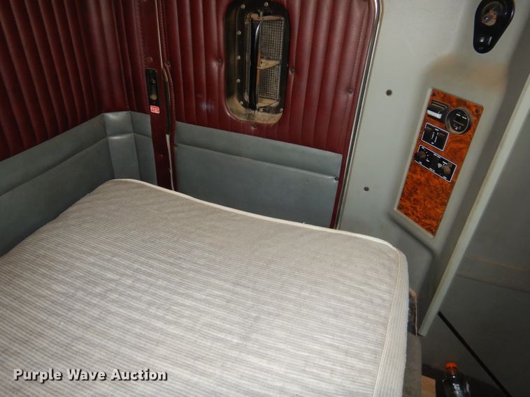 image for item ED9397 2000 Kenworth W900 semi truck