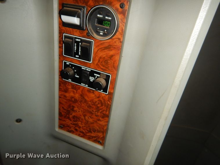 image for item ED9397 2000 Kenworth W900 semi truck