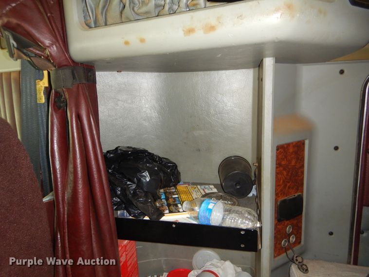 image for item ED9397 2000 Kenworth W900 semi truck