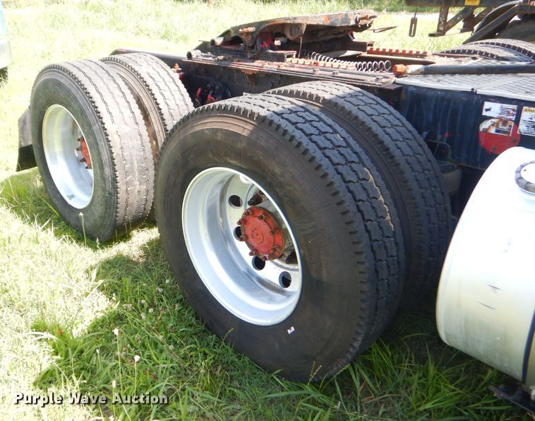 image for item ED9397 2000 Kenworth W900 semi truck