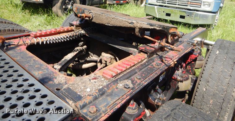 image for item ED9397 2000 Kenworth W900 semi truck