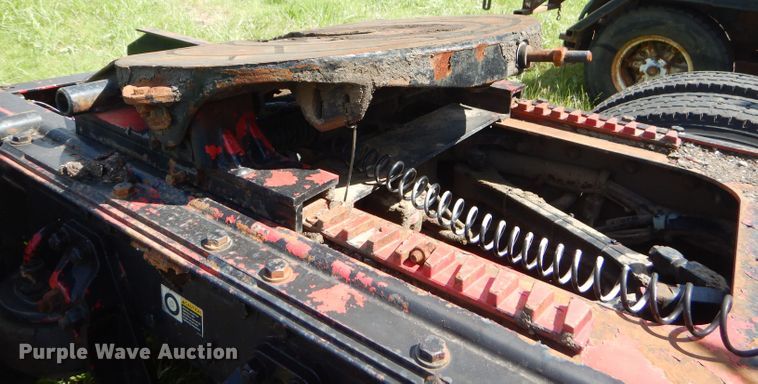 image for item ED9397 2000 Kenworth W900 semi truck