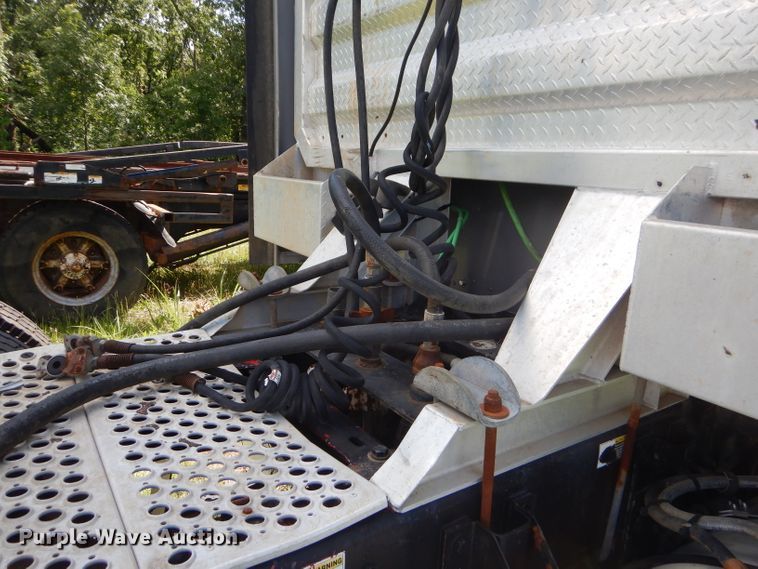 image for item ED9397 2000 Kenworth W900 semi truck