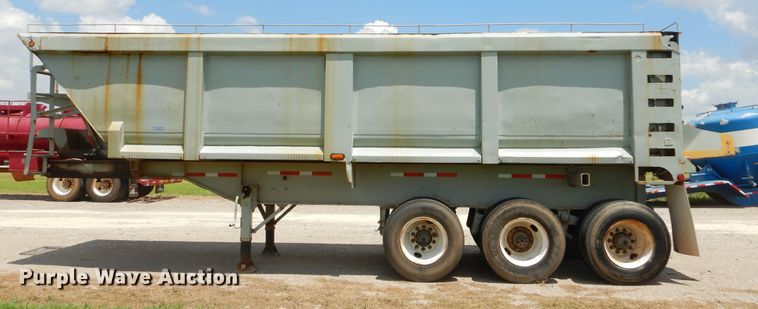image for item ED9410 2001 Clement end dump trailer