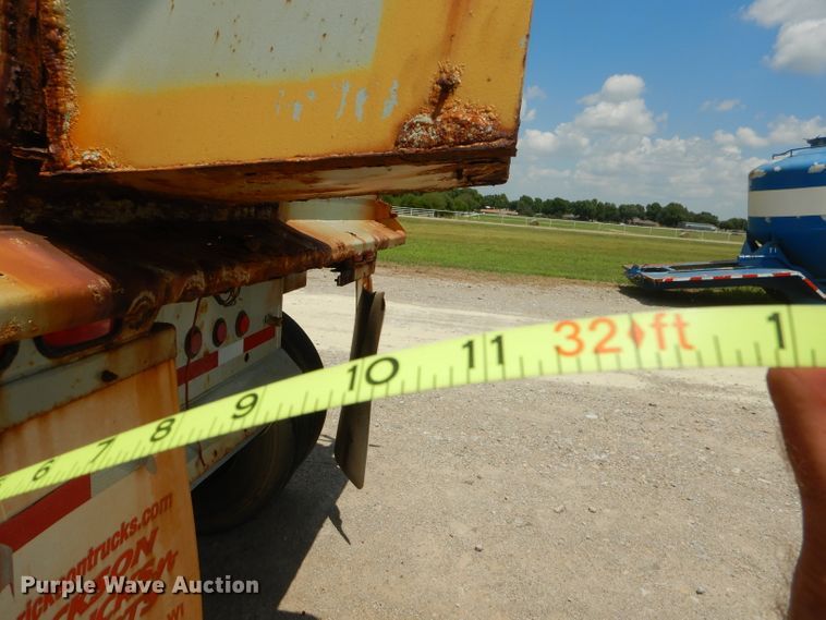 image for item ED9410 2001 Clement end dump trailer