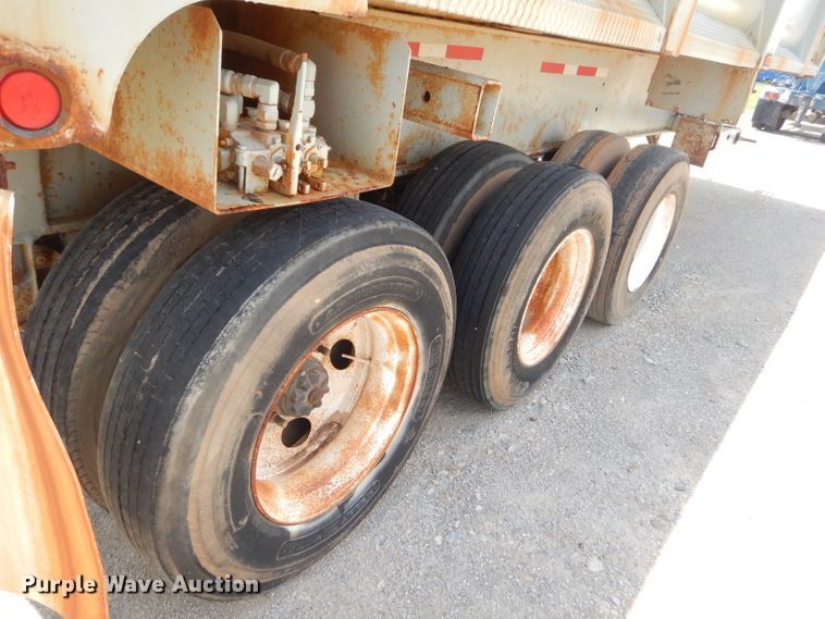image for item ED9410 2001 Clement end dump trailer