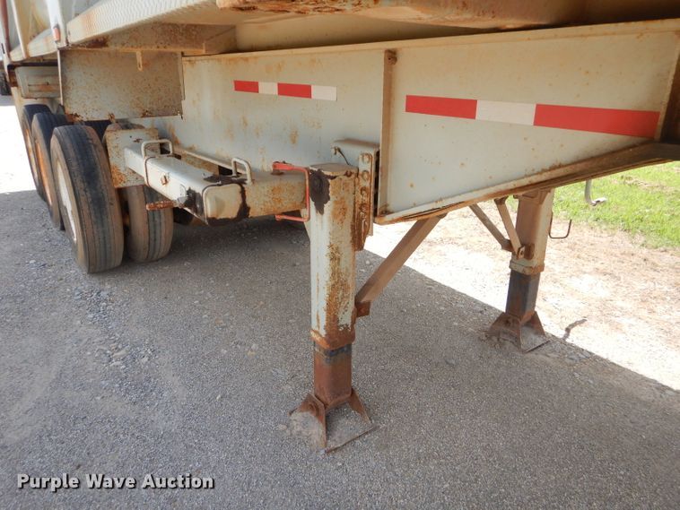 image for item ED9410 2001 Clement end dump trailer