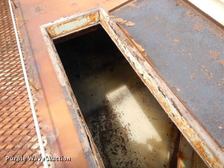 image for item ED9410 2001 Clement end dump trailer