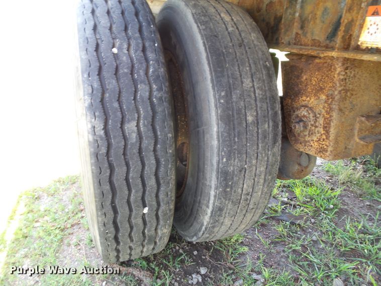 image for item EM9782 2006 Wilson CF-965 flatbed trailer