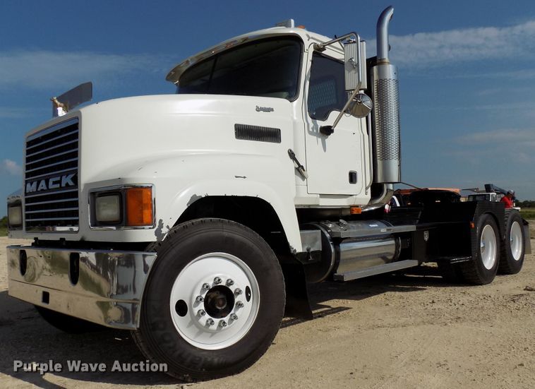 image for item FI9895 2007 Mack CNH winch truck