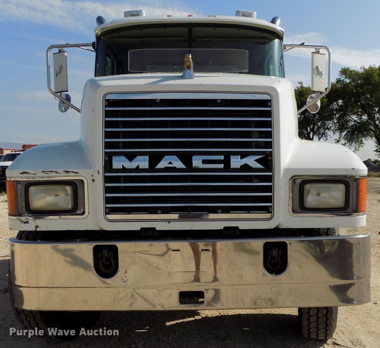 image for item FI9895 2007 Mack CNH winch truck