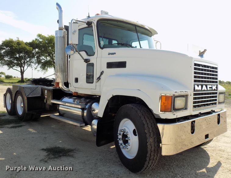 image for item FI9895 2007 Mack CNH winch truck