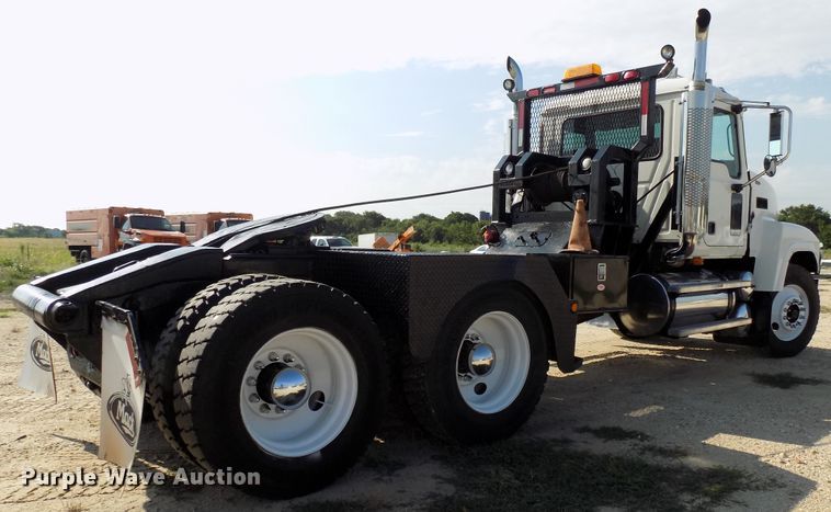 image for item FI9895 2007 Mack CNH winch truck