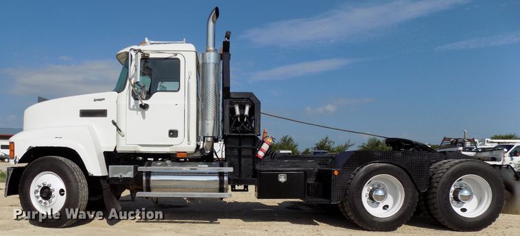 image for item FI9895 2007 Mack CNH winch truck