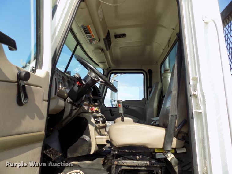 image for item FI9895 2007 Mack CNH winch truck