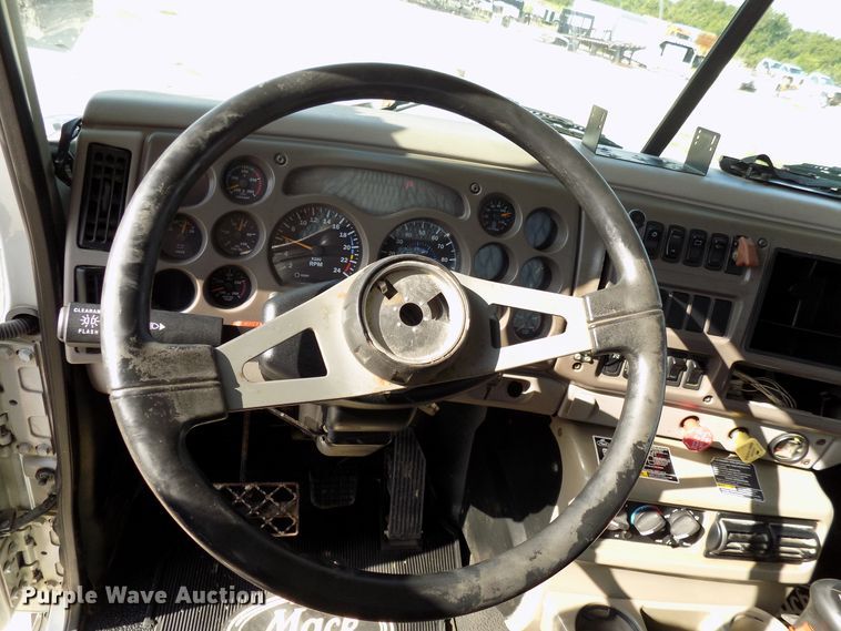 image for item FI9895 2007 Mack CNH winch truck