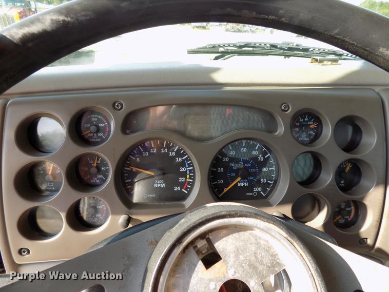 image for item FI9895 2007 Mack CNH winch truck