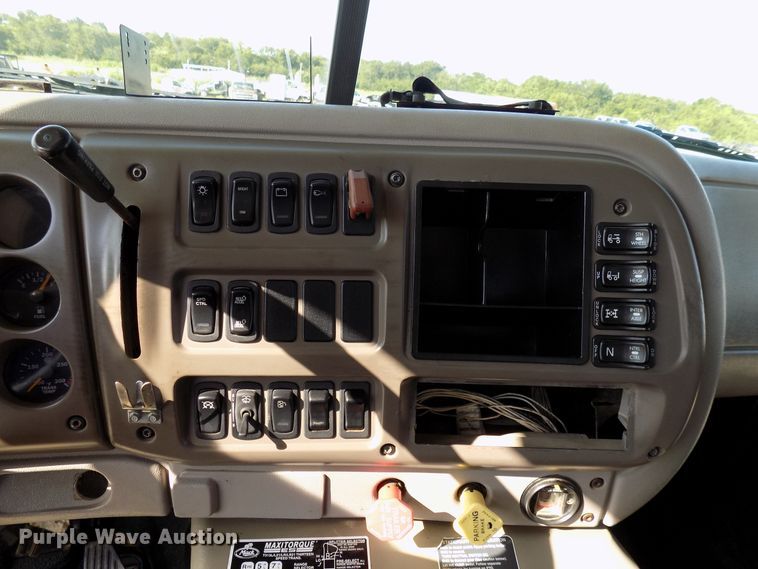 image for item FI9895 2007 Mack CNH winch truck