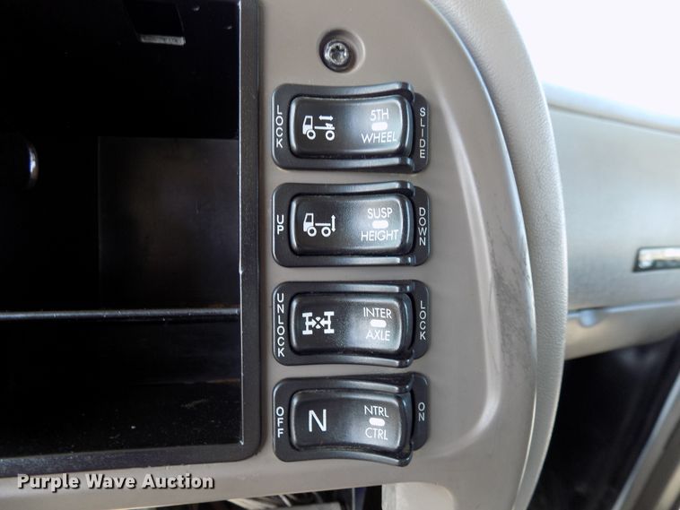 image for item FI9895 2007 Mack CNH winch truck