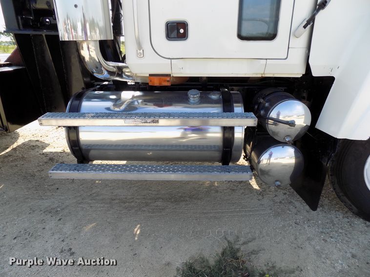 image for item FI9895 2007 Mack CNH winch truck