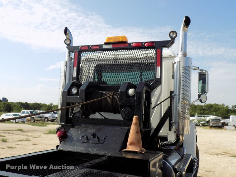 image for item FI9895 2007 Mack CNH winch truck