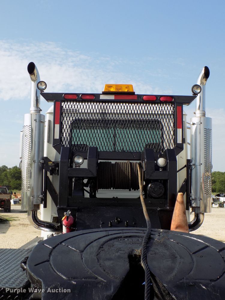 image for item FI9895 2007 Mack CNH winch truck