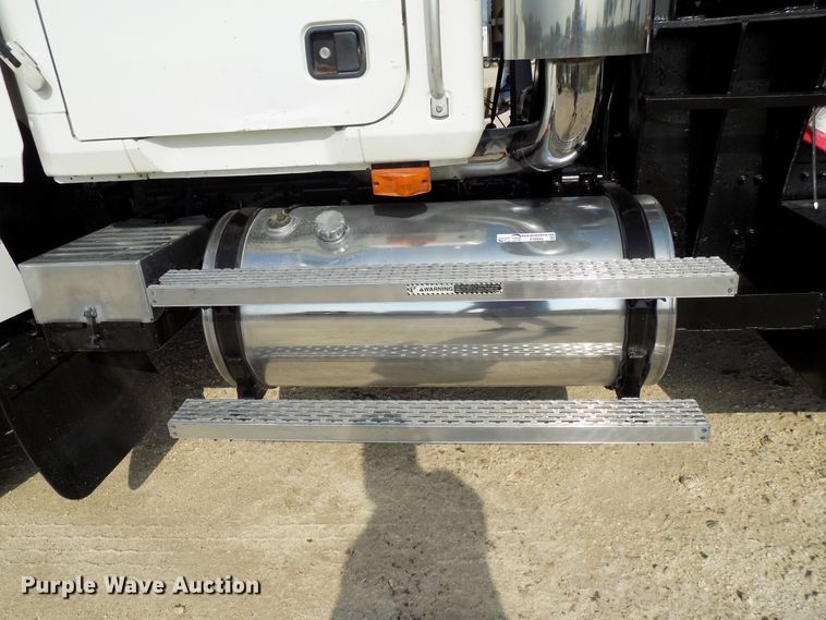 image for item FI9895 2007 Mack CNH winch truck