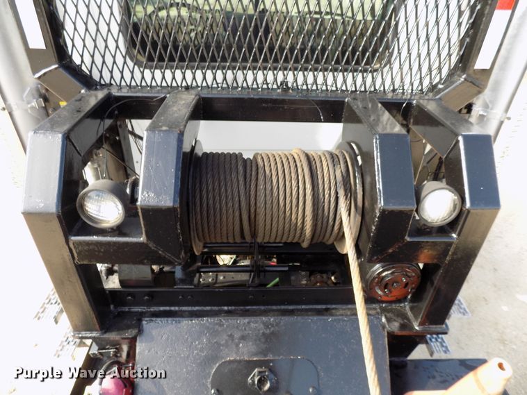 image for item FI9895 2007 Mack CNH winch truck