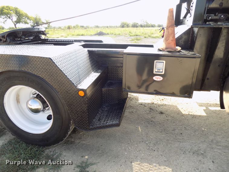 image for item FI9895 2007 Mack CNH winch truck