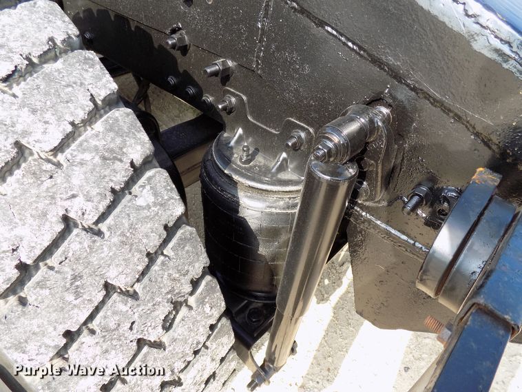 image for item FI9895 2007 Mack CNH winch truck