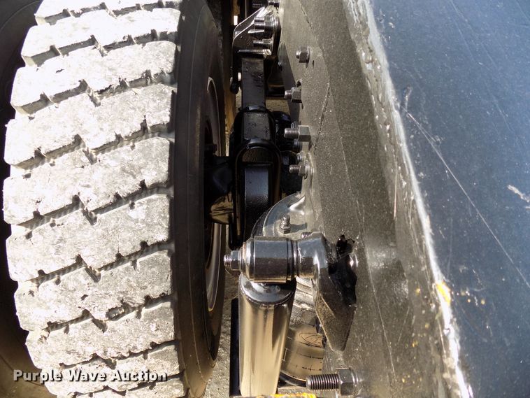 image for item FI9895 2007 Mack CNH winch truck