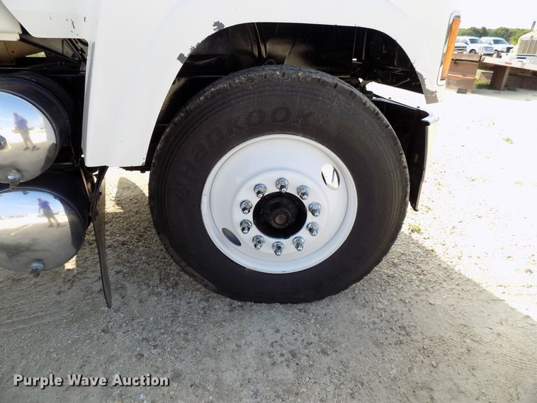 image for item FI9895 2007 Mack CNH winch truck