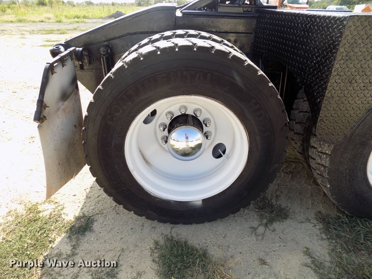 image for item FI9895 2007 Mack CNH winch truck