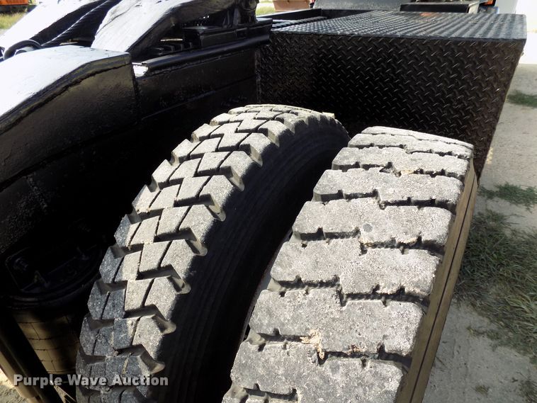 image for item FI9895 2007 Mack CNH winch truck