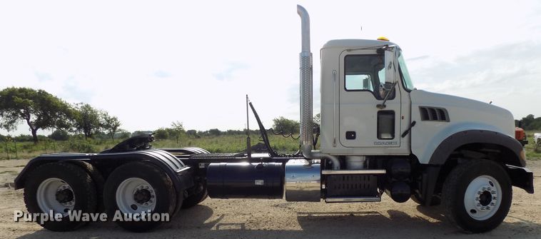 image for item FI9896 2011 Mack GU semi truck