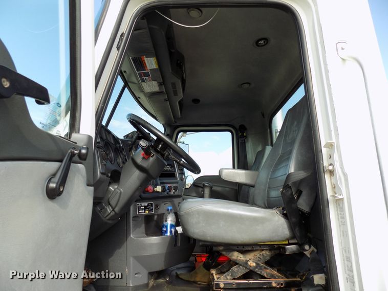 image for item FI9896 2011 Mack GU semi truck