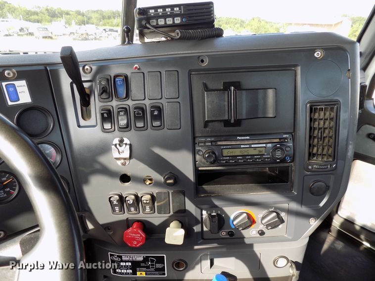 image for item FI9896 2011 Mack GU semi truck