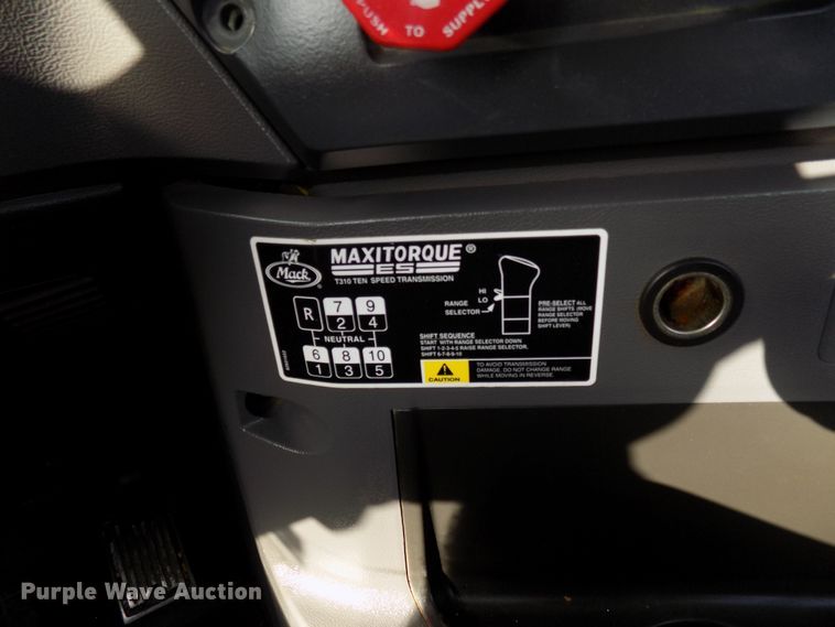 image for item FI9896 2011 Mack GU semi truck