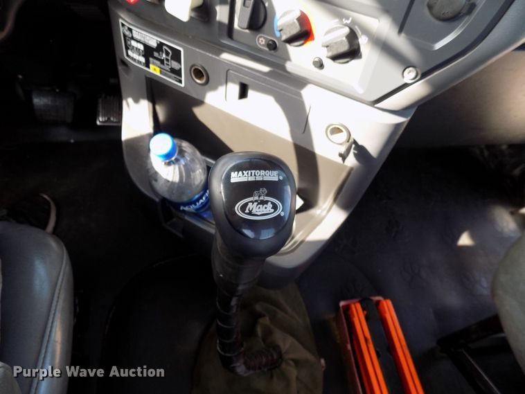 image for item FI9896 2011 Mack GU semi truck