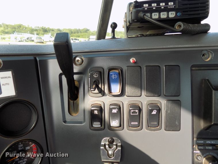 image for item FI9896 2011 Mack GU semi truck