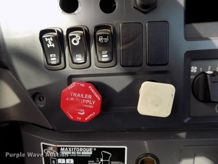 image for item FI9896 2011 Mack GU semi truck